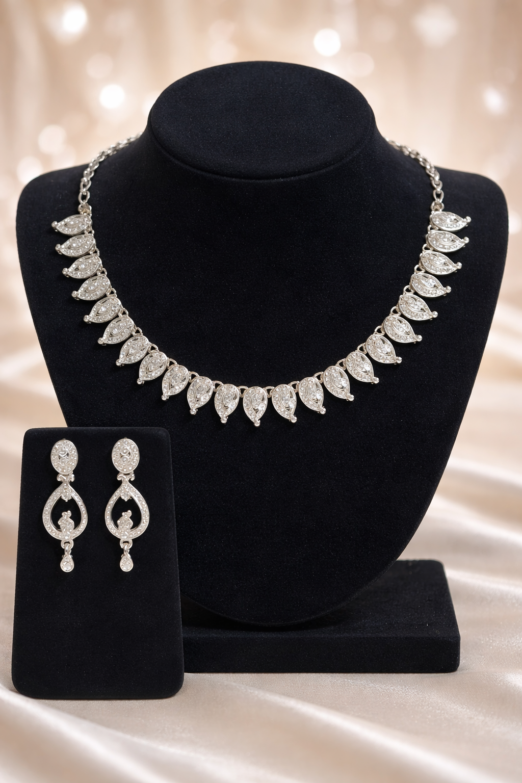Vellorene Leaf Drop Necklace Set – Modern Statement Fashion Jewelry