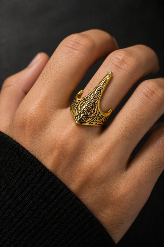 PRISMETIC Fang Statement Ring