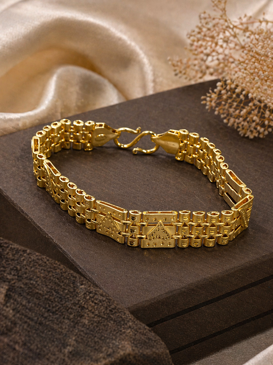 Obsidyn Regal Link Bracelet – Gold Statement for Men