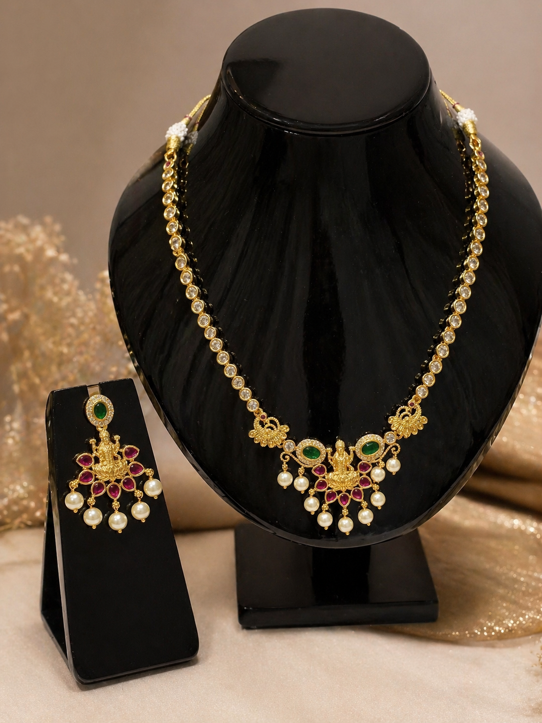 Vellorene Royal Lakshmi Pearl Necklace Set