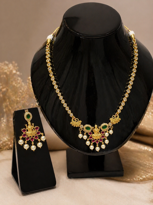 Vellorene Royal Lakshmi Pearl Necklace Set