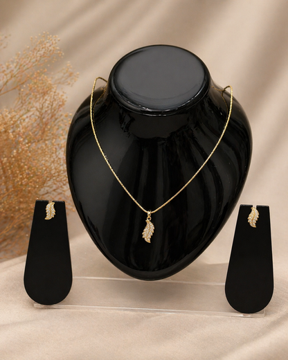 Vellorene Feather Drop Pendant Set – Minimal Gold Elegance