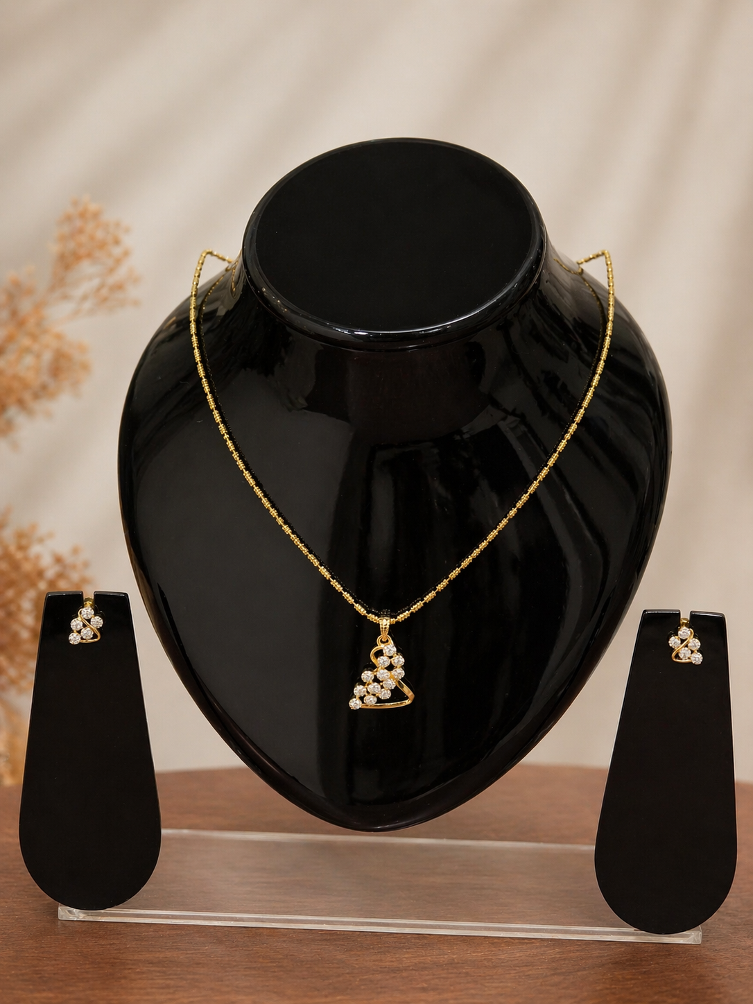 Vellorene Crystal Curve Pendant Set – Modern Minimal Sparkle